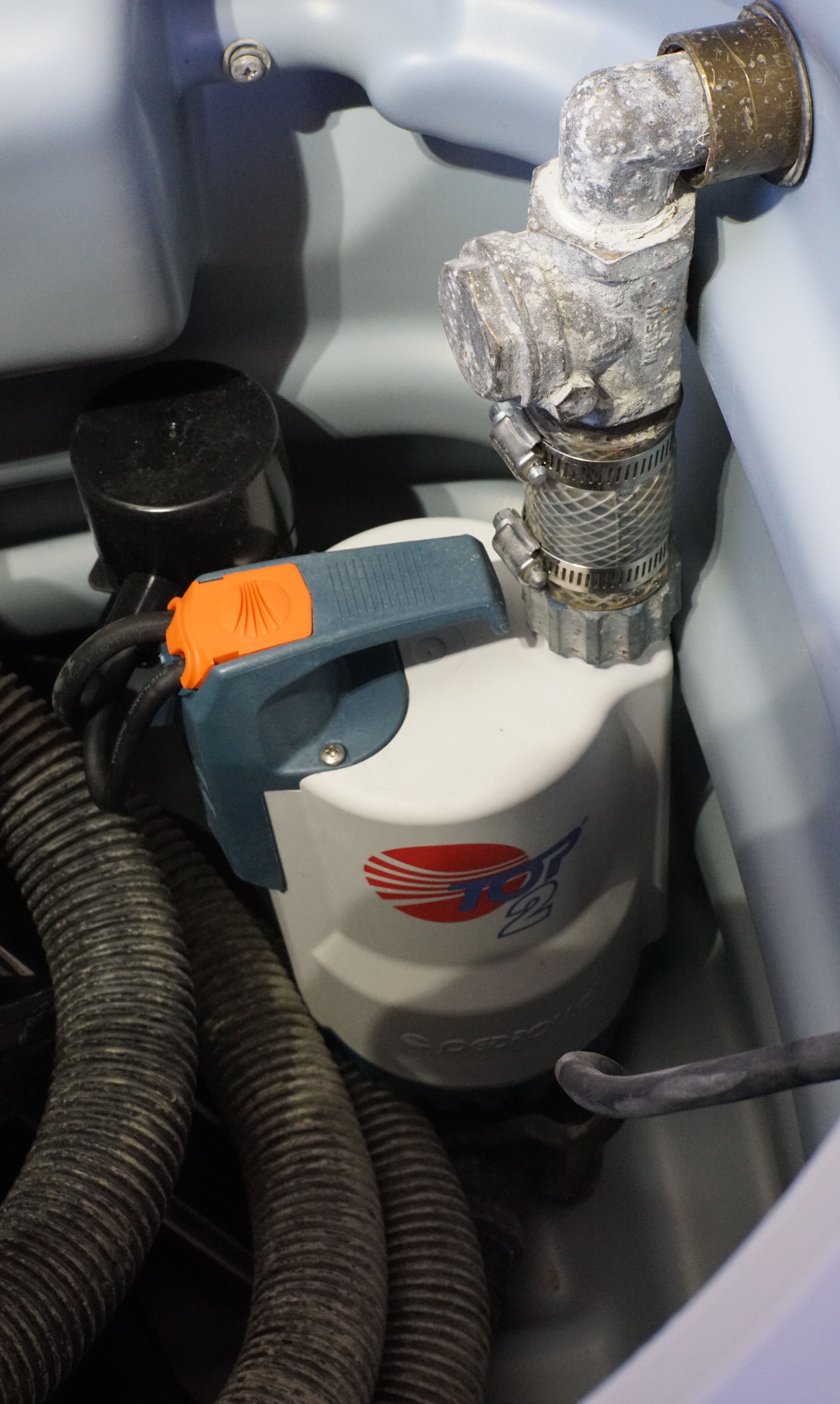 Wet Vac 90 ltr  Internal Water Pump