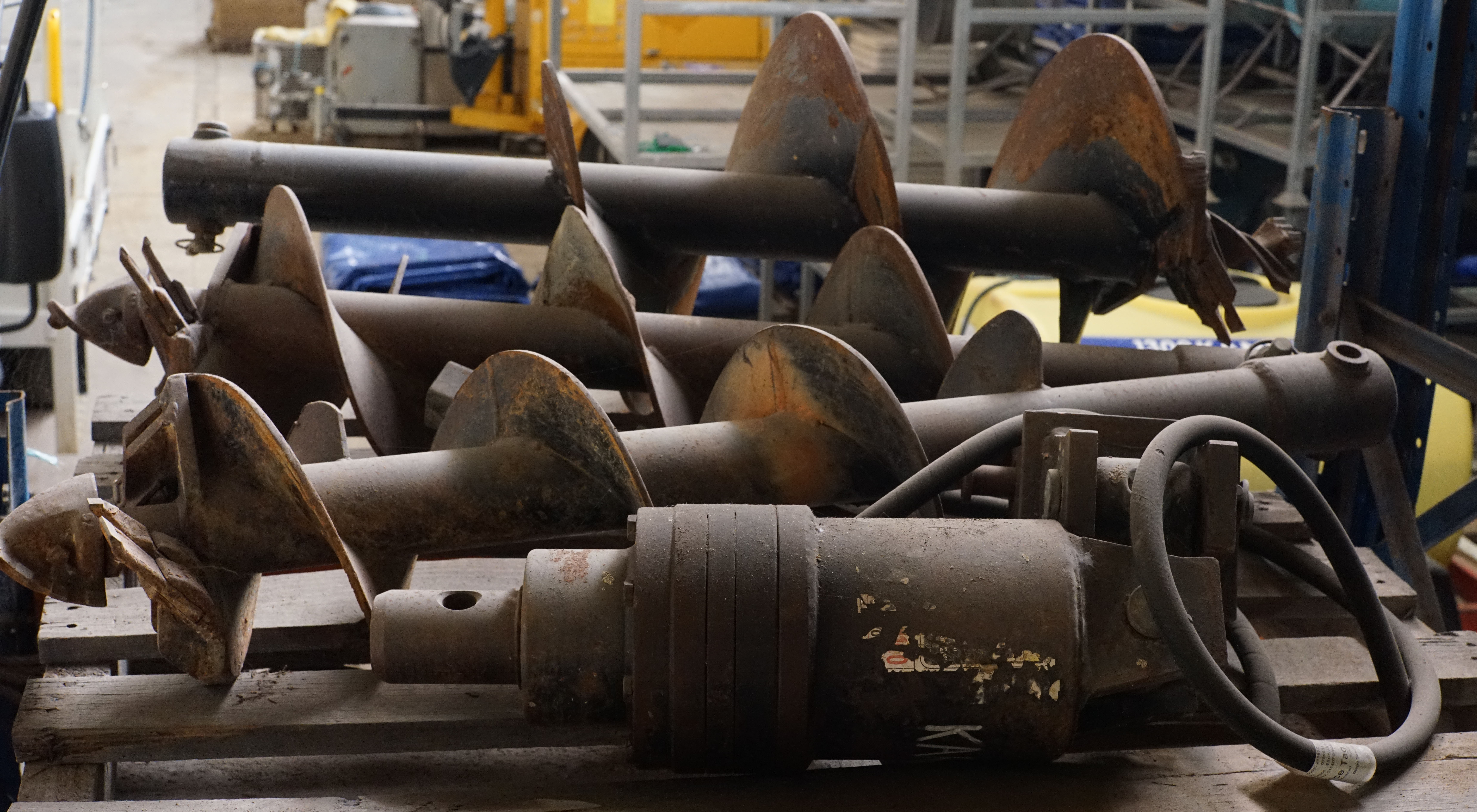 EXCAVATOR POST HOLE DIGGER Kubota